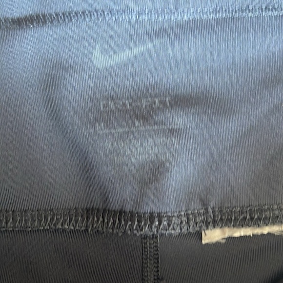 Nike Dri-Fit Cropped Leggings Size Medium - Picture 3 of 3